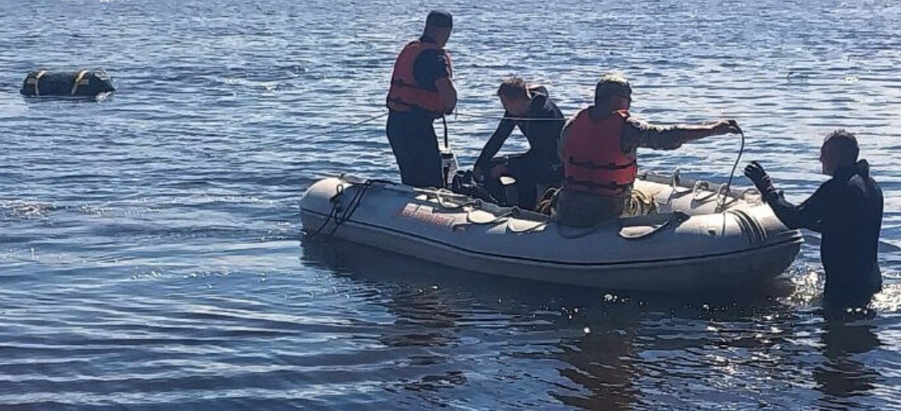 Поблизу Обухівського району водолази ДСНС витягли з Дніпра уламки шахеда - зображення